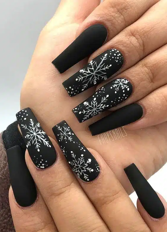 30+ Beautiful Black Christmas Nails