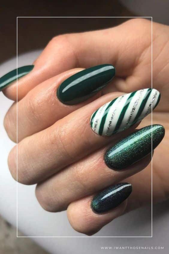 60+ Gorgeous Green Christmas Nails