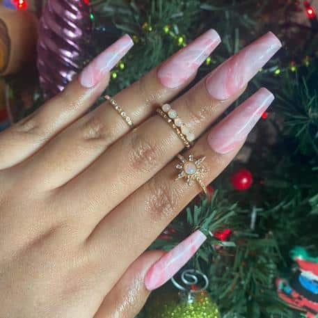 33+ Outstanding Pink Christmas Nails