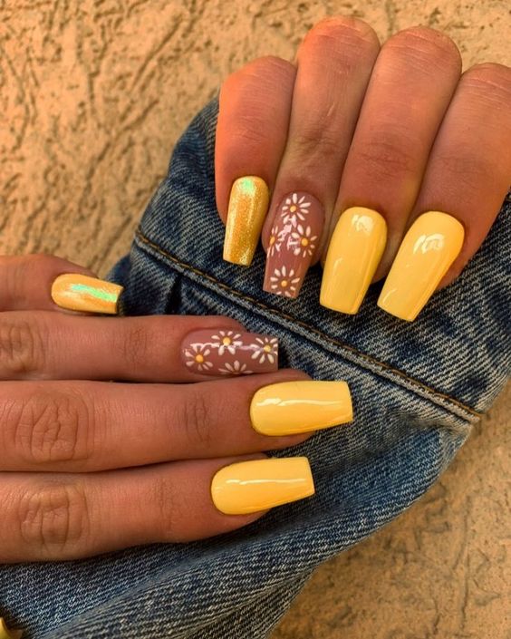 35+ Stylish Summer Yellow Nail Designs 2024