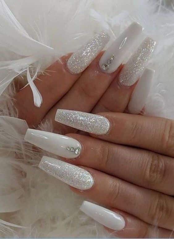 30+ Superb Silver And White Nail Designs 2024