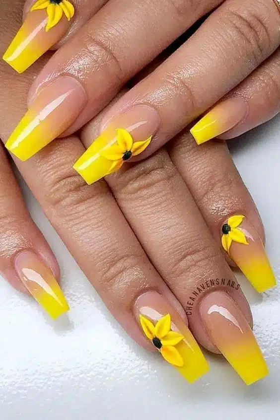 35+ Stylish Summer Yellow Nail Designs 2024