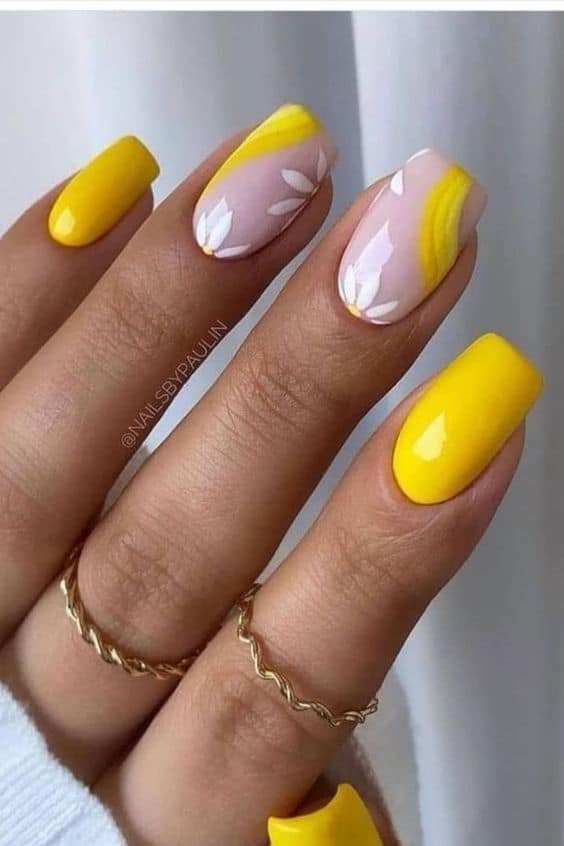 35+ Stylish Summer Yellow Nail Designs 2024