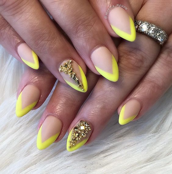 35 Stylish Summer Yellow Nail Designs 2024