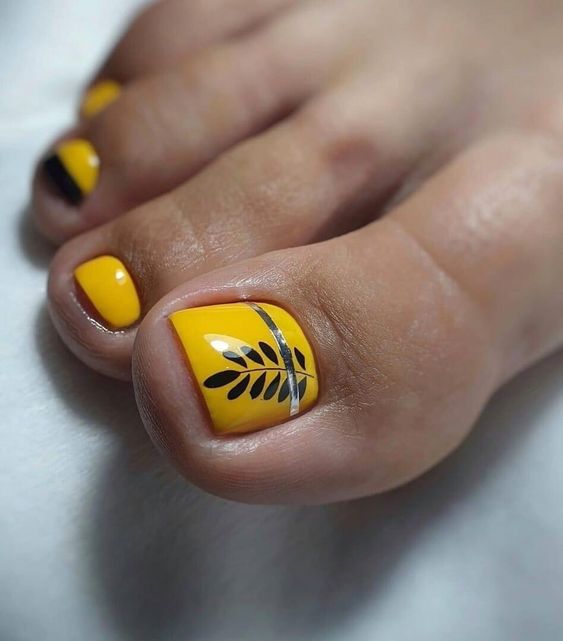 52+ Beautiful Yellow Toe Nail Designs 2024