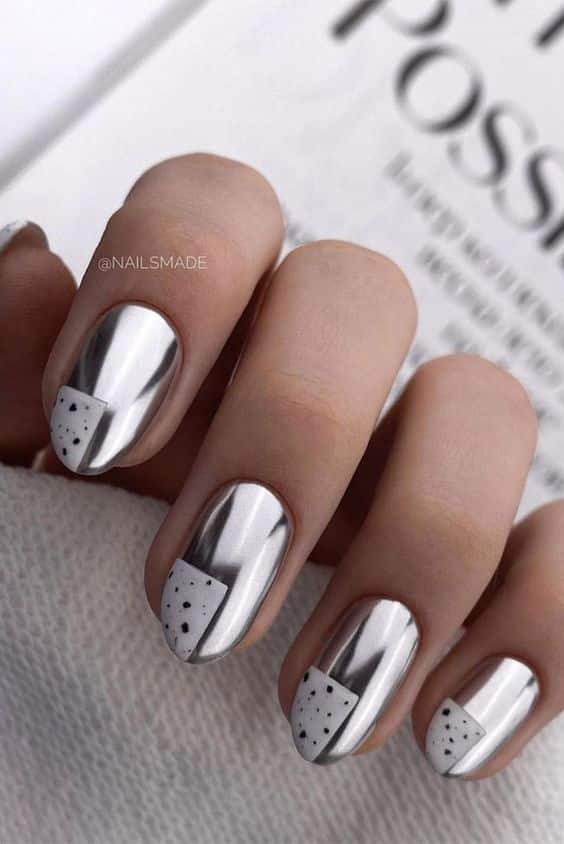 37+ Superb White Chrome Nail Designs 2024