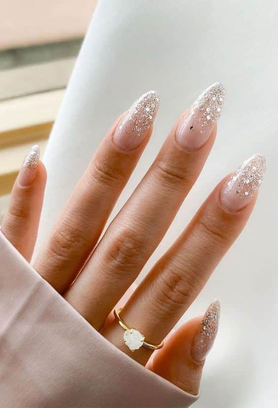 37+ Superb White Chrome Nail Designs 2024