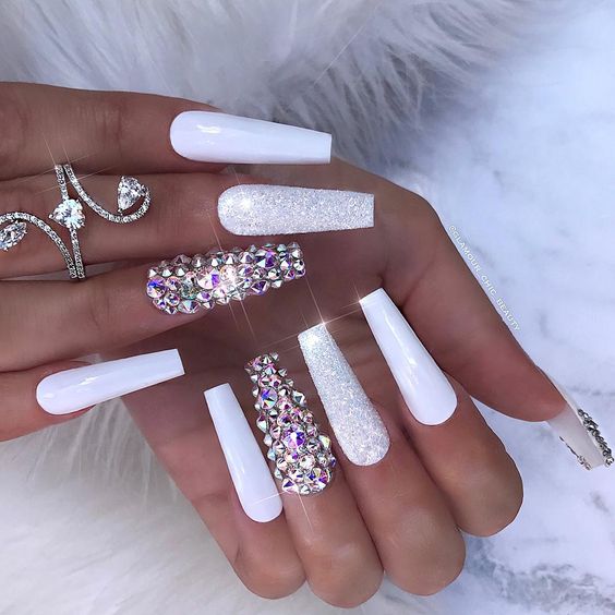 28+ Beautiful Cute White Nail Designs 2024