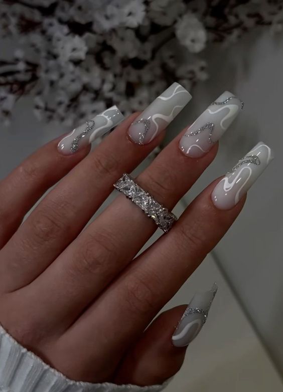 30+ Superb Silver And White Nail Designs 2024