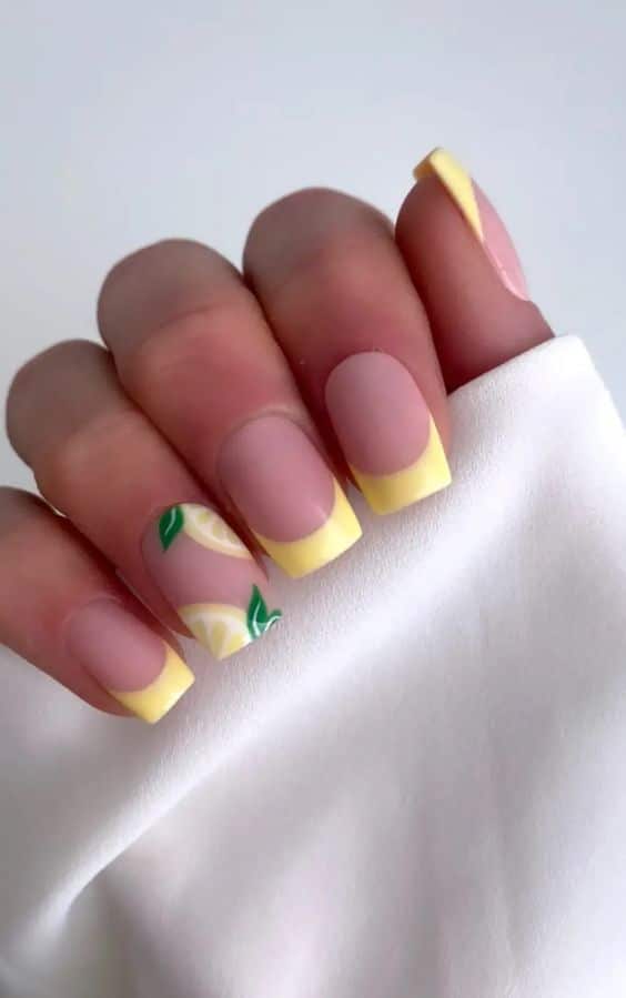 35+ Stylish Summer Yellow Nail Designs 2024