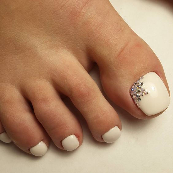 41+ Beautiful Toe Nail Designs With Diamonds 2024