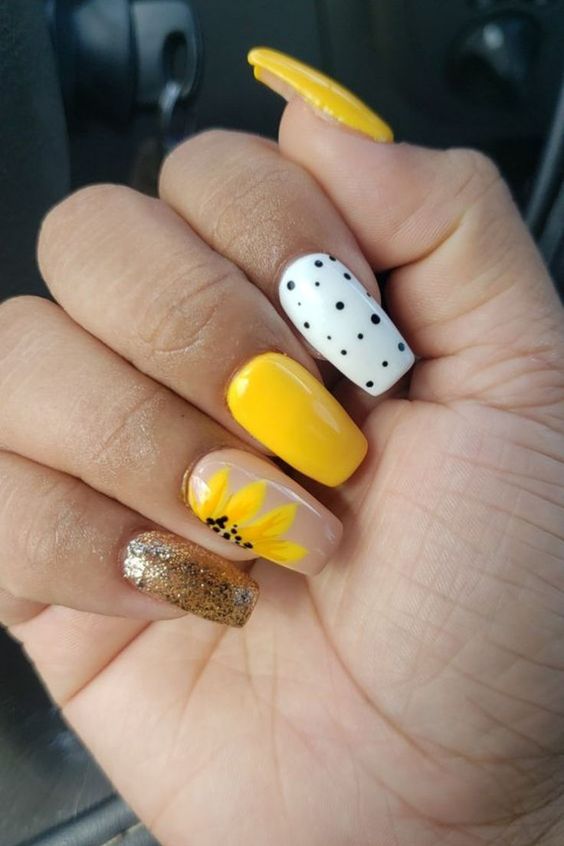 35+ Stylish Summer Yellow Nail Designs 2024