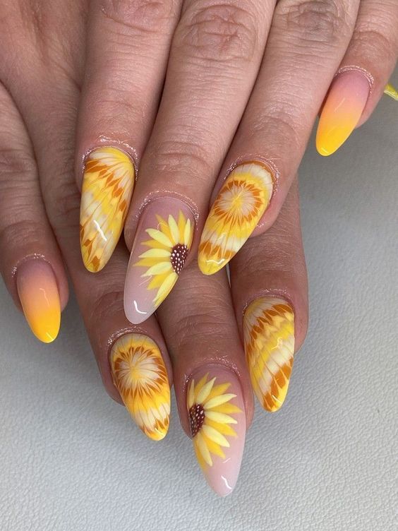 35+ Stylish Summer Yellow Nail Designs 2024