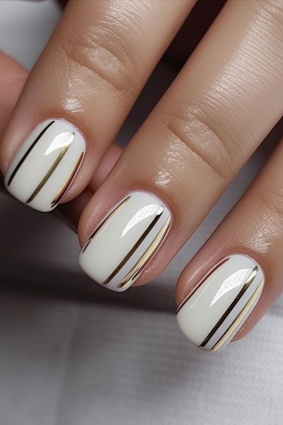 37+ Superb White Chrome Nail Designs 2024