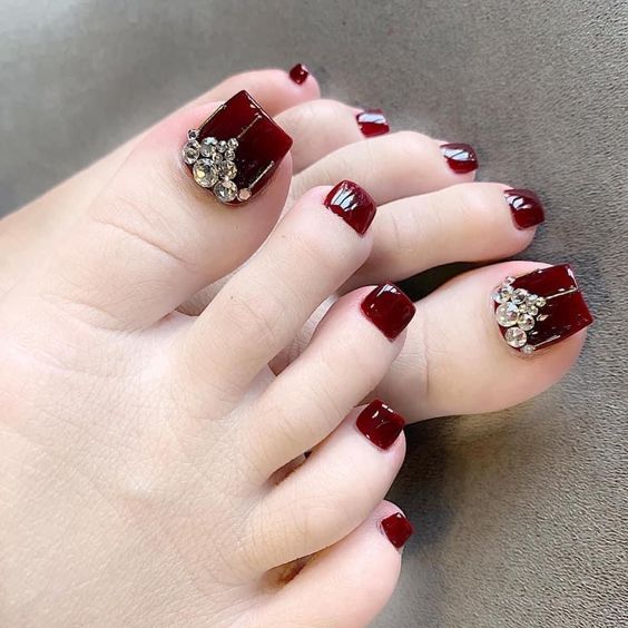 41+ Beautiful Toe Nail Designs With Diamonds 2024