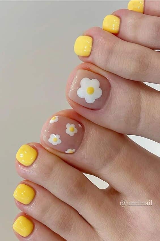 52+ Beautiful Yellow Toe Nail Designs 2024