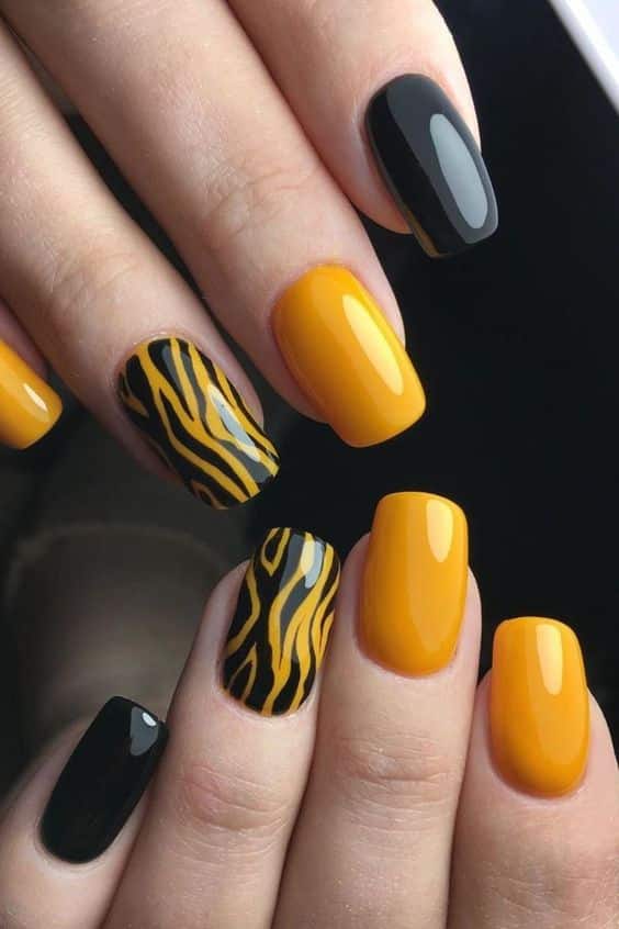 35+ Stylish Summer Yellow Nail Designs 2024