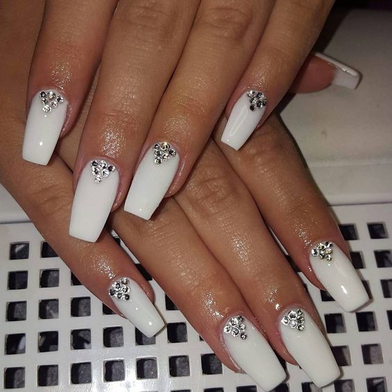 29+ Gorgeous White Nail Designs With Rhinestones 2024