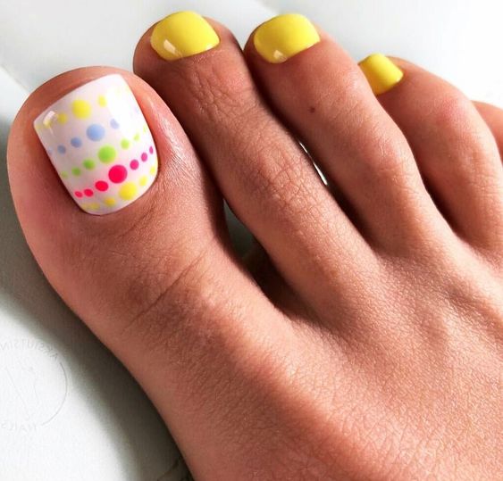 52+ Beautiful Yellow Toe Nail Designs 2024