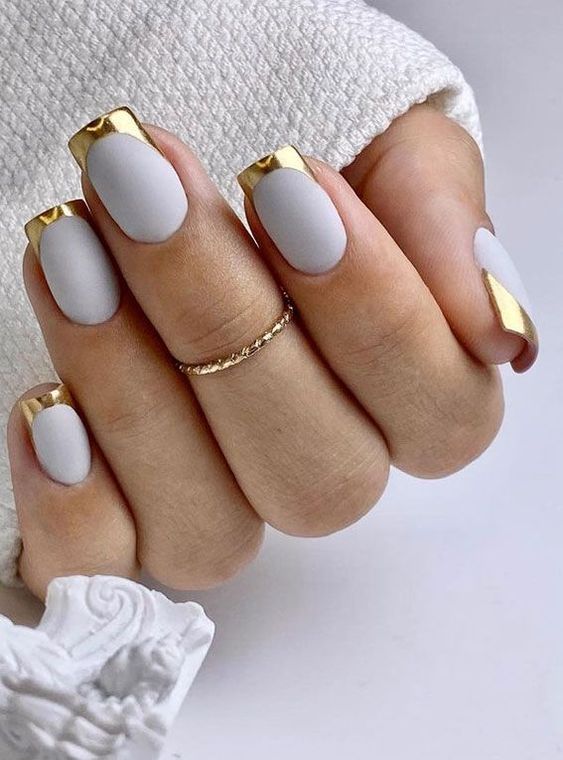 37+ Superb White Chrome Nail Designs 2024