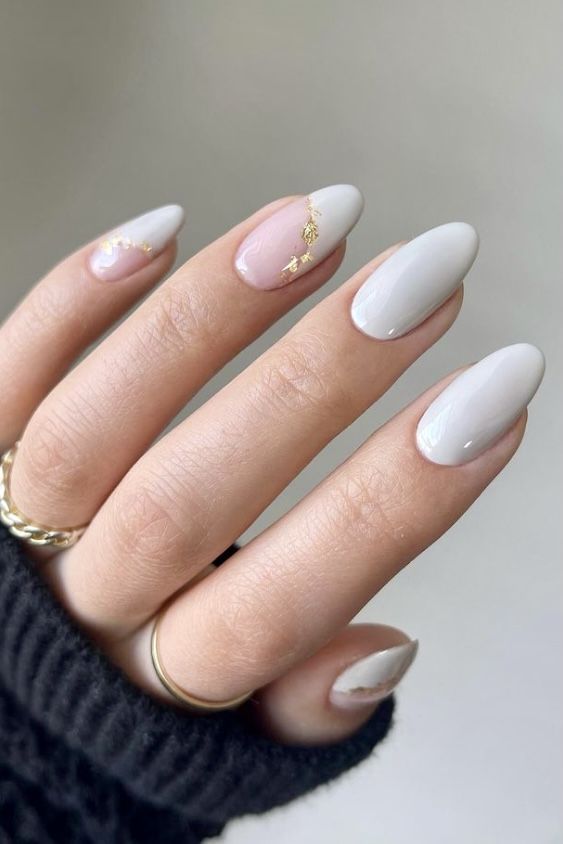 37+ Superb White Chrome Nail Designs 2024