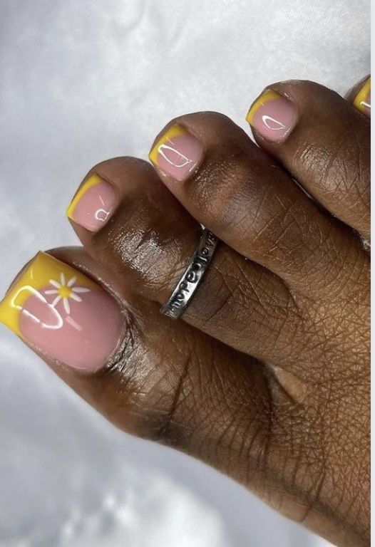 52+ Beautiful Yellow Toe Nail Designs 2024