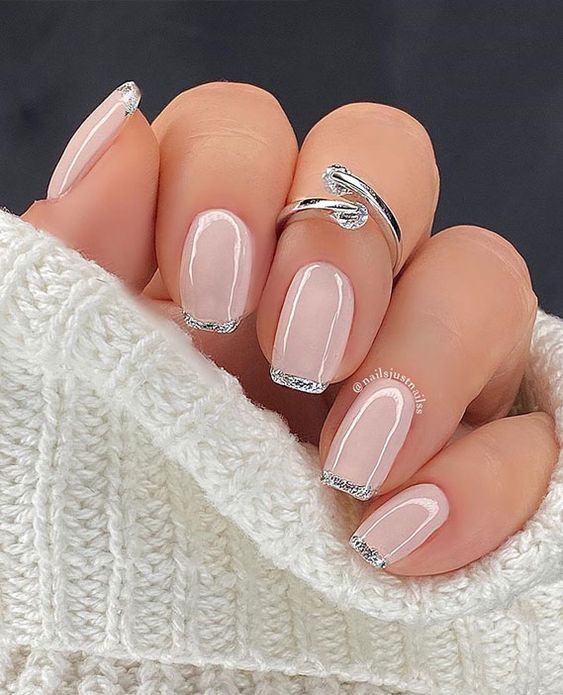 30+ Superb Silver And White Nail Designs 2024