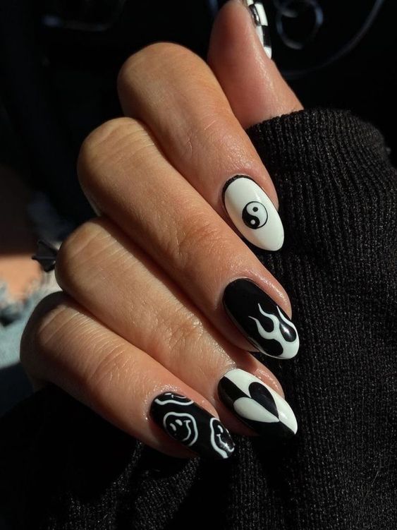 36+ Elegant Black Short Nail Designs 2024