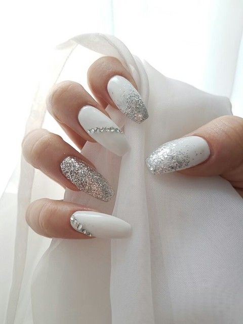 30+ Superb Silver And White Nail Designs 2024