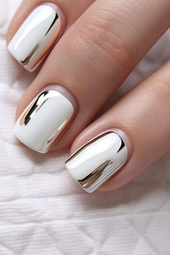 37+ Superb White Chrome Nail Designs 2024