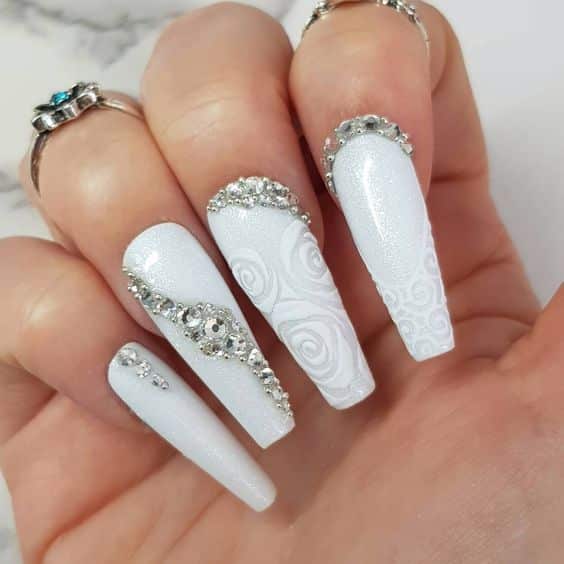 28+ Beautiful Cute White Nail Designs 2024