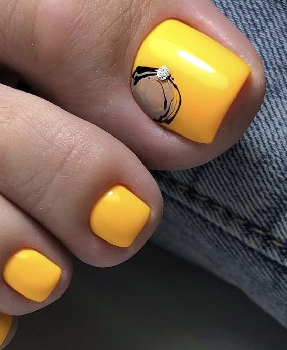 52+ Beautiful Yellow Toe Nail Designs 2024