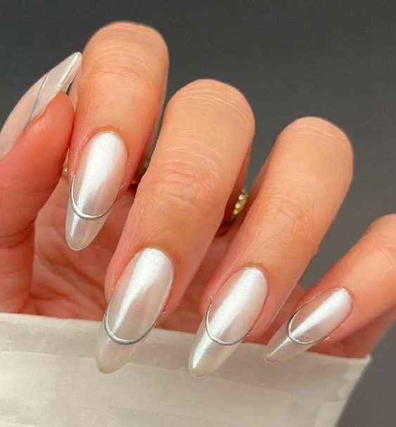 37+ Superb White Chrome Nail Designs 2024