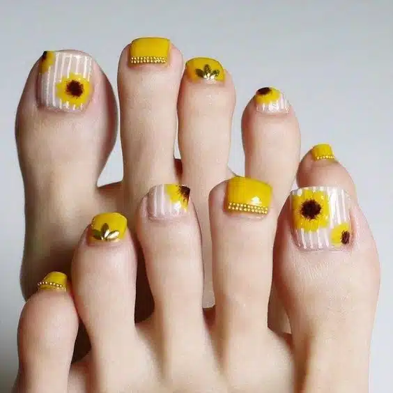 54+ Stylish Sunflower Toe Nail Designs 2024
