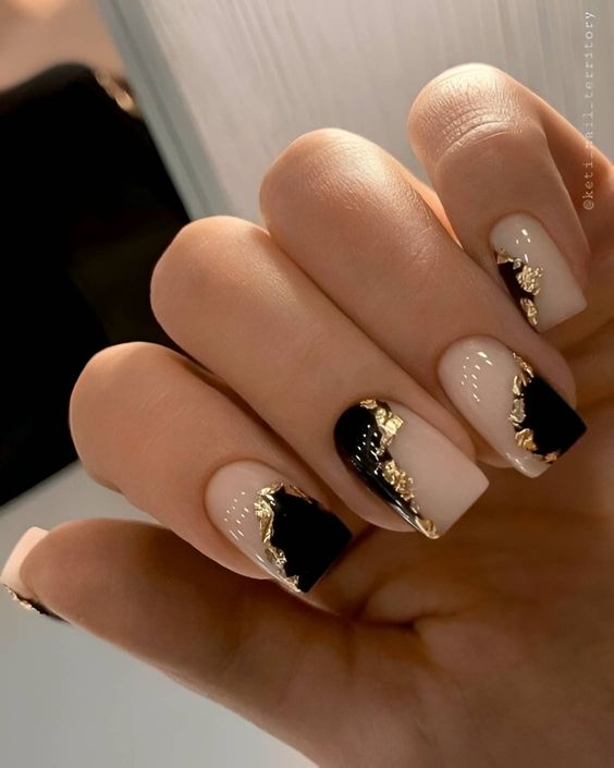 36+ Elegant Black Short Nail Designs 2024