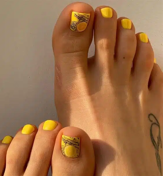 52+ Beautiful Yellow Toe Nail Designs 2024