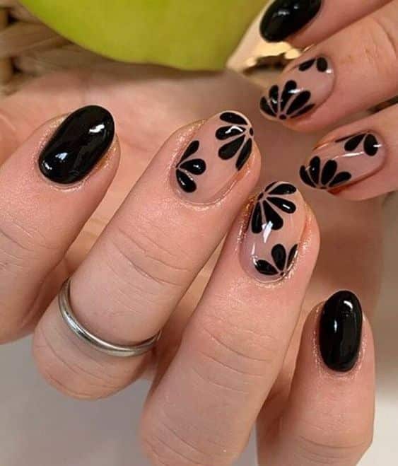 36+ Elegant Black Short Nail Designs 2024