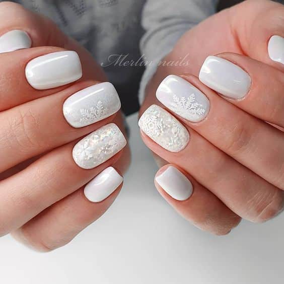 37+ Superb White Chrome Nail Designs 2024