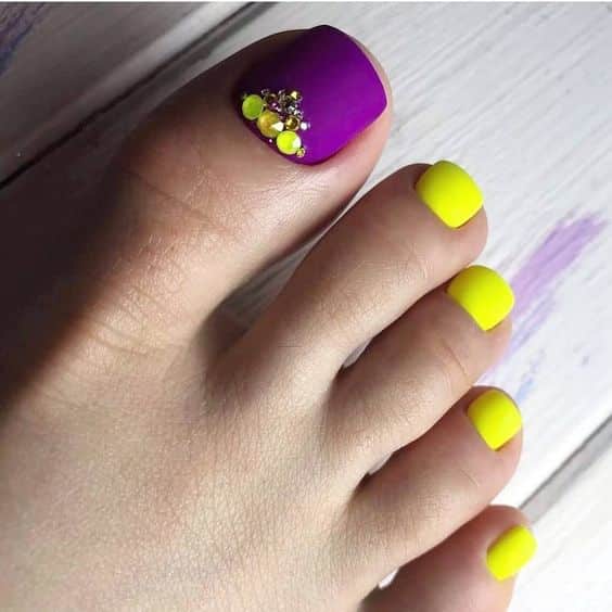 52+ Beautiful Yellow Toe Nail Designs 2024