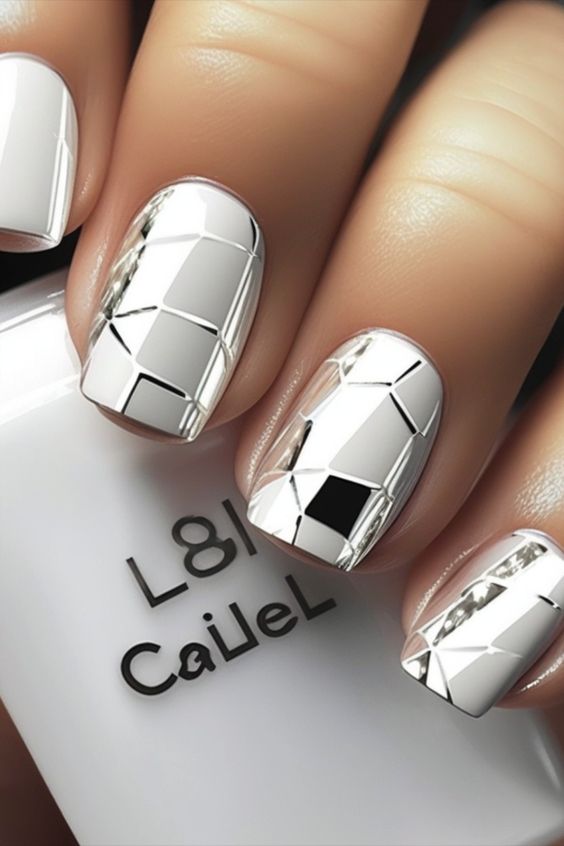 37+ Superb White Chrome Nail Designs 2024