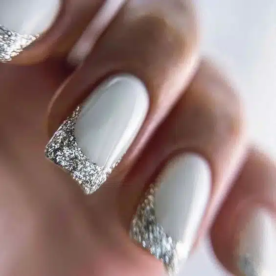 30+ Superb Silver And White Nail Designs 2024