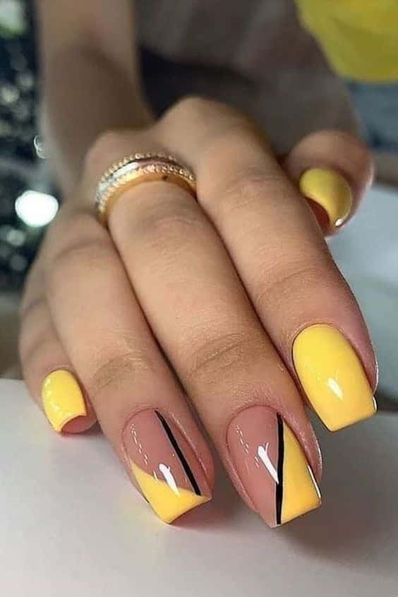 35+ Stylish Summer Yellow Nail Designs 2024