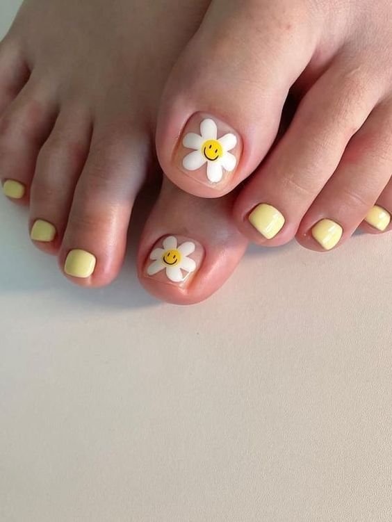 52+ Beautiful Yellow Toe Nail Designs 2024