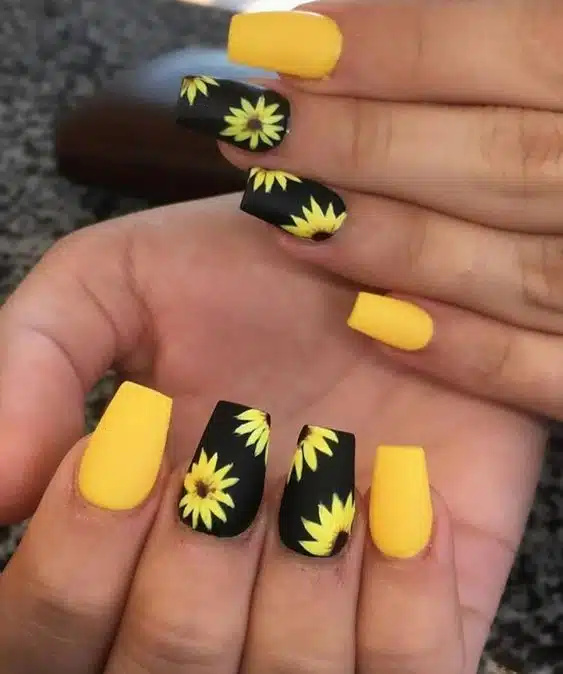 35+ Stylish Summer Yellow Nail Designs 2024