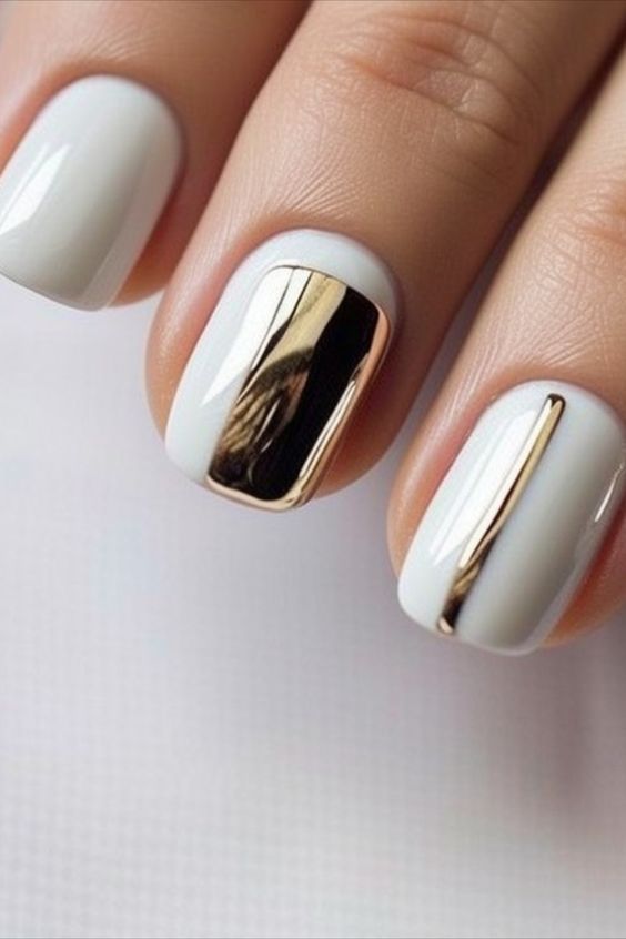 37+ Superb White Chrome Nail Designs 2024