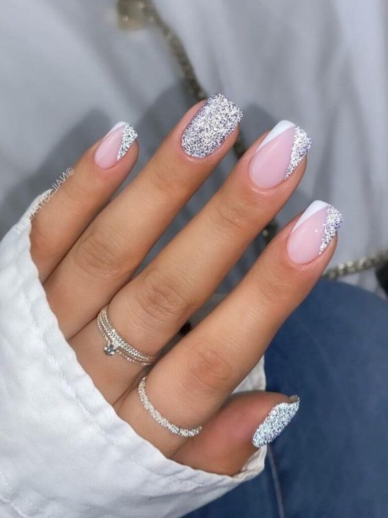 30+ Superb Silver And White Nail Designs 2024