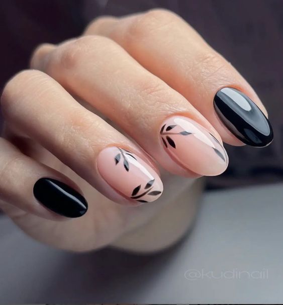 36+ Elegant Black Short Nail Designs 2024