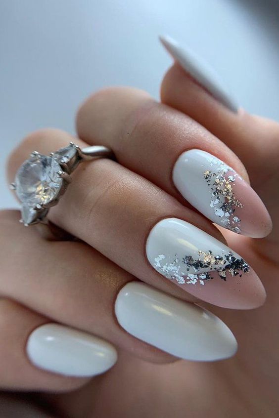 30+ Superb Silver And White Nail Designs 2024