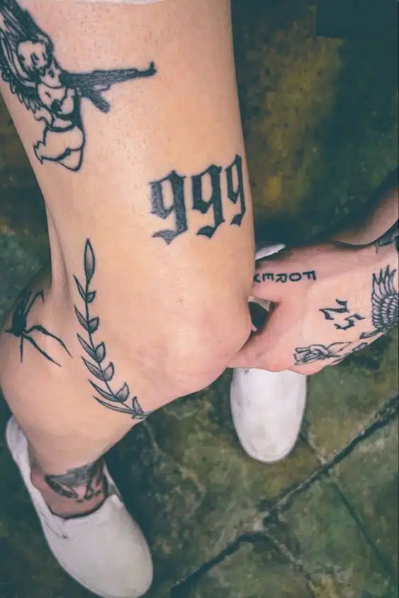 60+ Fabulous Knee Tattoo Words