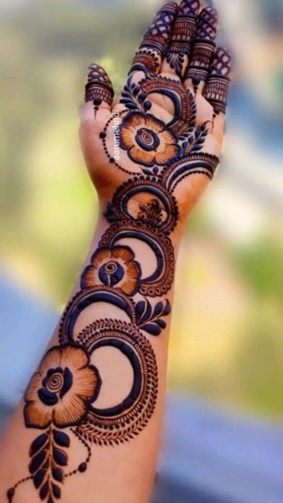 60+ Stunning Arabic Henna Designs (2025)